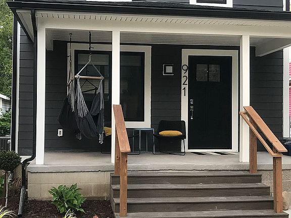 2nd image of 921 Woodlawn Ave #1