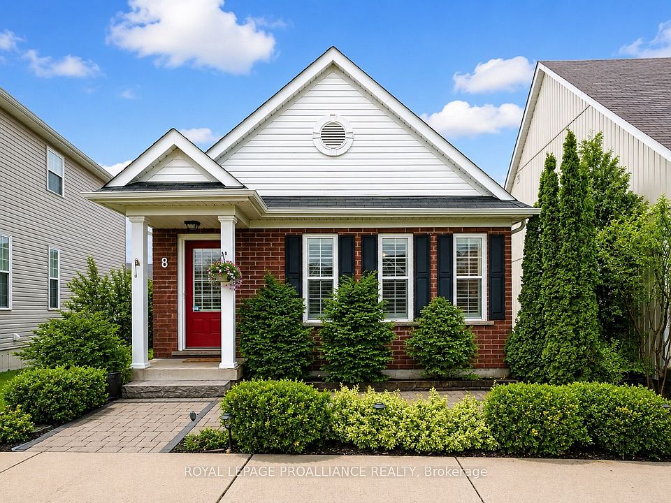 1st image of 8 Bigwood Cres