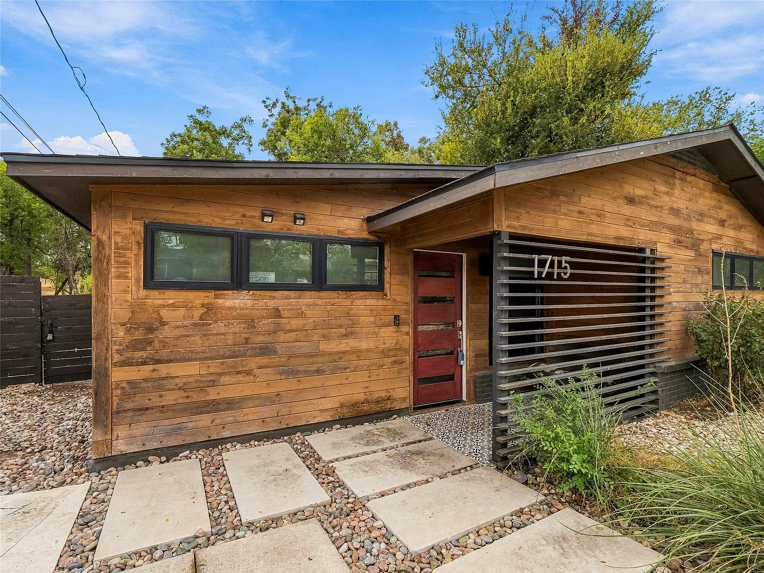 3 bed, 2.0 bath, 1305 sqft, $2,900 — Photo 3