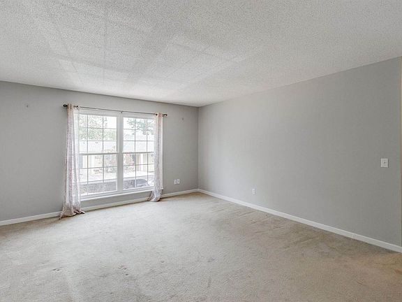 5th image of 3600 Chateau Dr