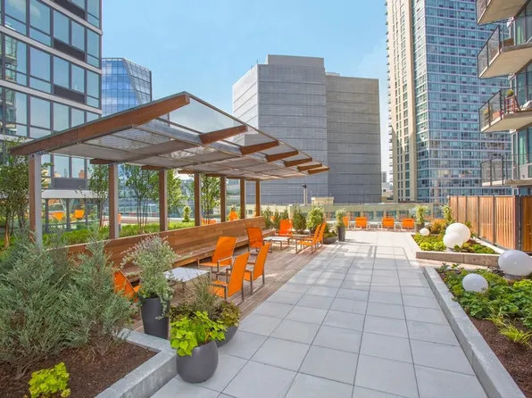 43-25 Hunter Street image 18 of 23