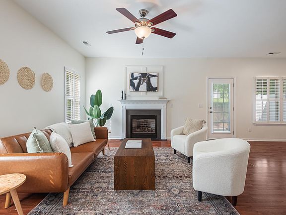 4th image of 207 Basset Hall Dr