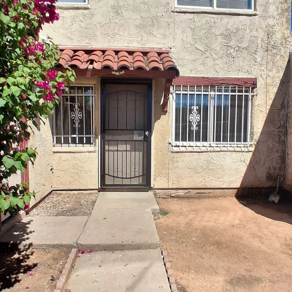 2 Bed Town Home Gated Community! — Photo 2