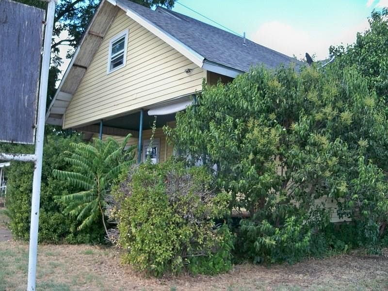 1st image of 915 S Commercial Ave