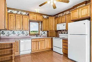 4820 W Newburg Rd — Photo 2