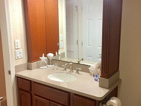 3rd image of 712 Lyndhurst St Unit 323