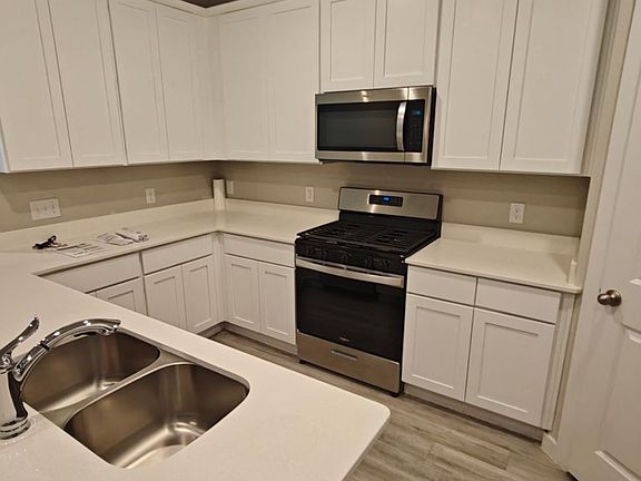 2nd image of 1308 Creekbank Dr