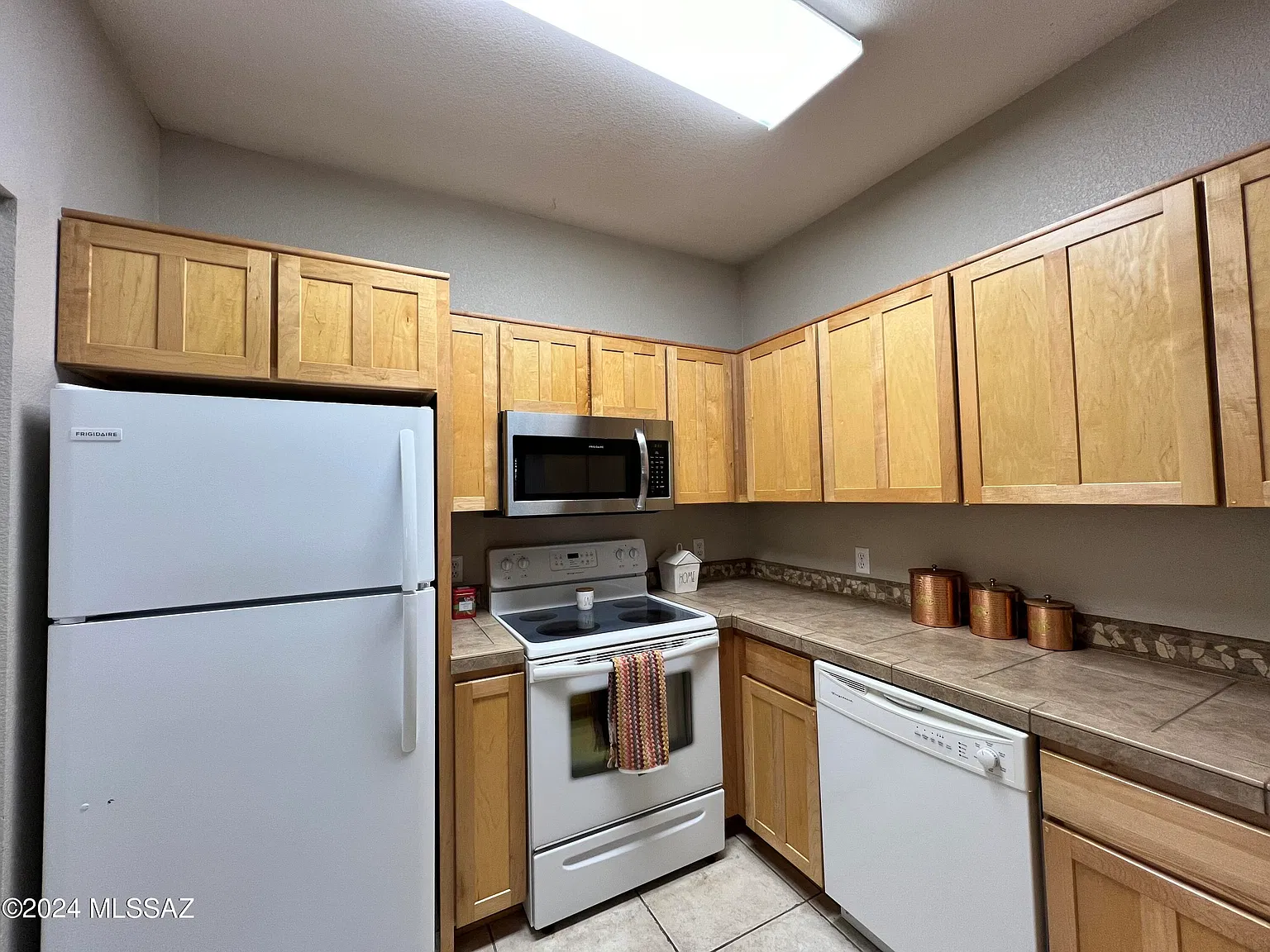 3 bed, 2.0 bath, 1268 sqft, $1,895 — Photo 4