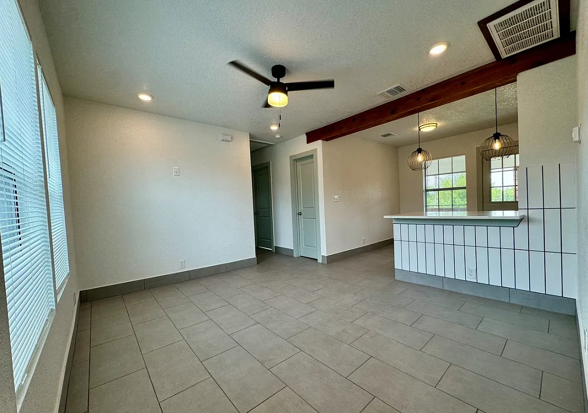 2 bed, 1.5 bath, 800 sqft, $1,100 — Photo 1