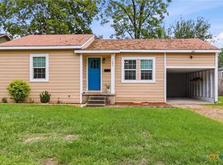 1605 E Mistletoe Ave, Victoria, TX 77901