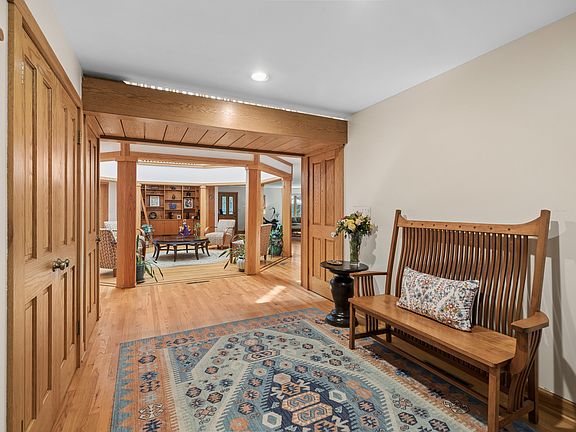 4th image of 820 Ashland Ave