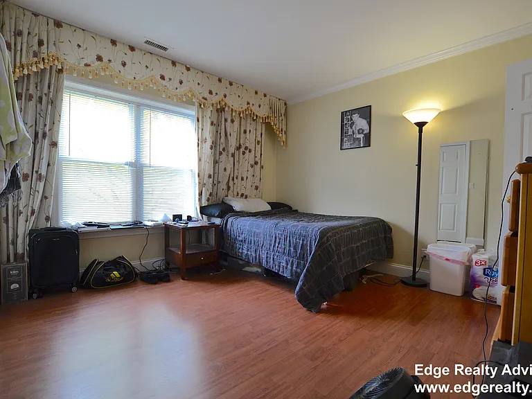 140 Newton St #3 — Photo 5