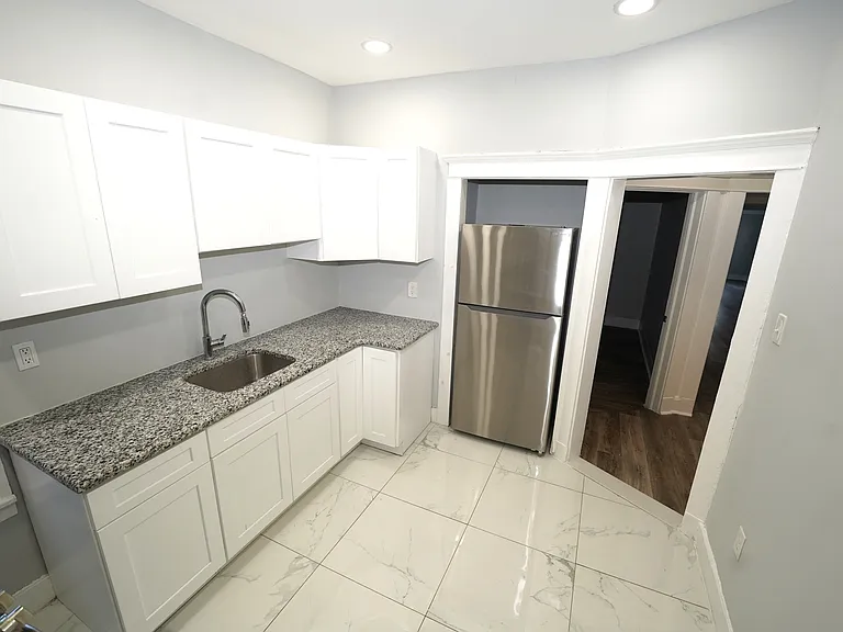 183 No Munn Ave #2 — Photo 13
