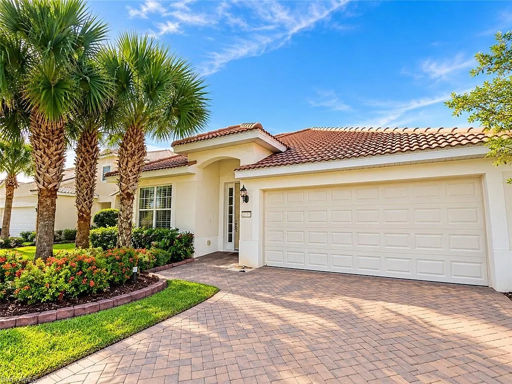 4 bed, 2.0 bath, 2207 sqft, $2,900 — Photo 1