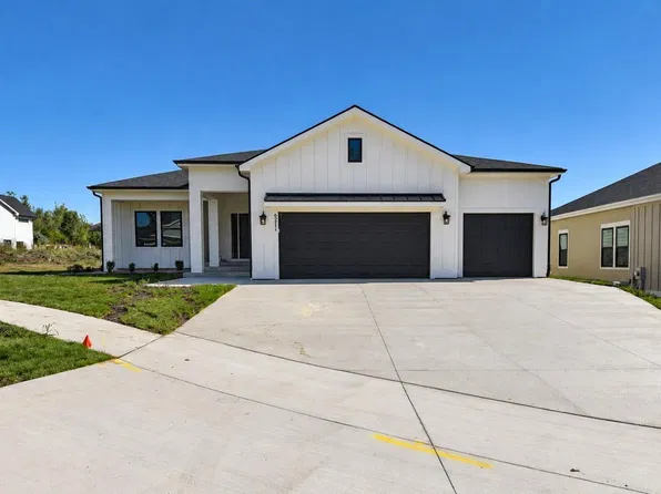 6211 SW 46th Ct, Topeka, KS 66610