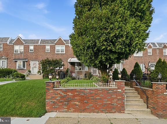 2nd image of 7929 Rugby St