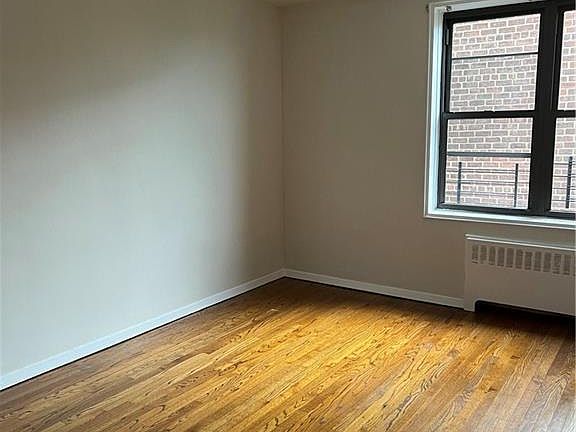 4th image of 555 McLean Ave APT 6A