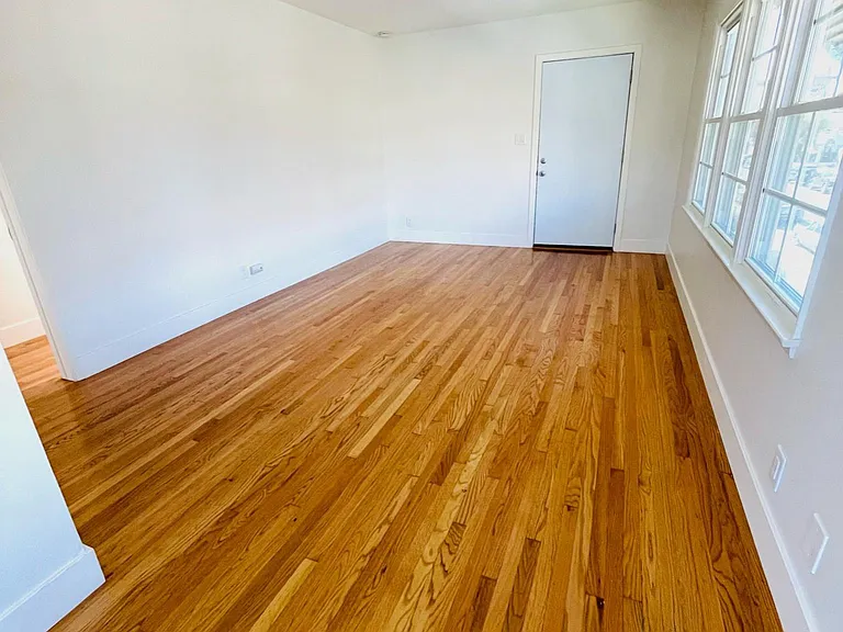 220 Argonne Ave #3 — Photo 5