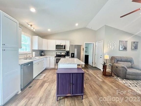 4th image of 307 Green Meadows Dr