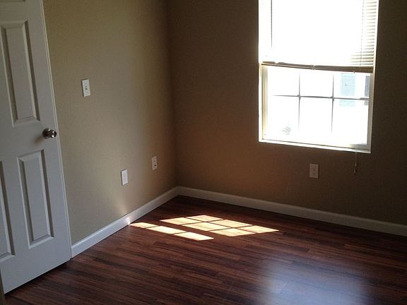 5th image of 932 W Harper St APT A