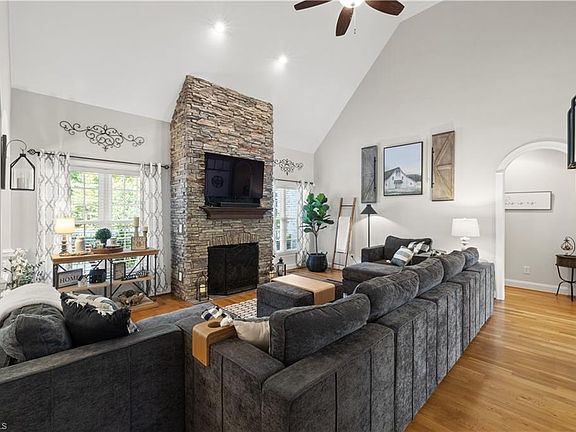 5th image of 8106 Moores Mill Ct