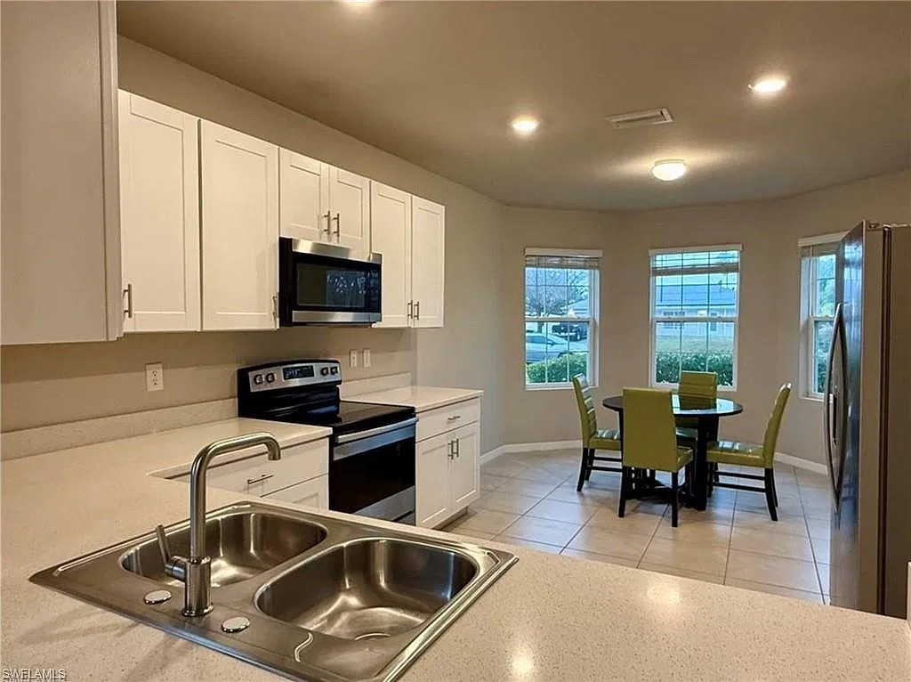 3 bed, 2.0 bath, 1747 sqft, $2,450 — Photo 2