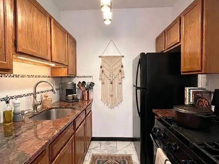 924 Hancock St #5 — Photo 11