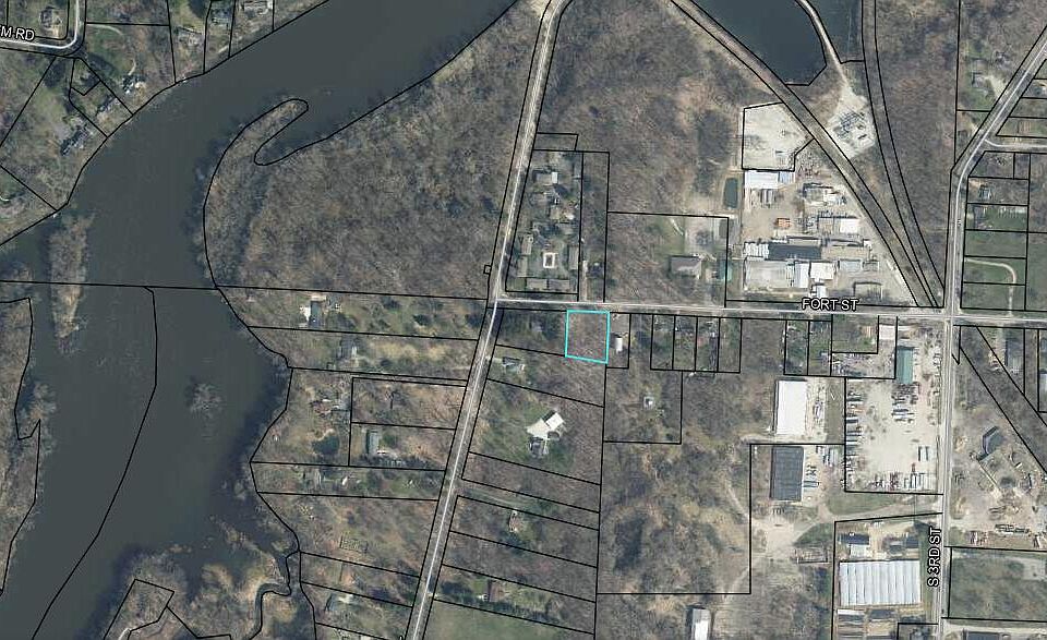 2nd image of 100 Fort St