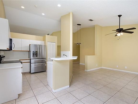 3rd image of 836 Sand Creek Cir