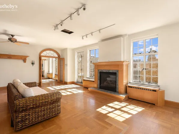 60 Gramercy Park North image 3 of 20