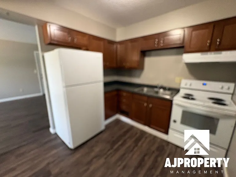 3309 S Elmwood Ave — Photo 4