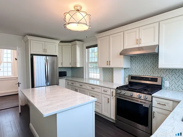 7 Forsyth St #1, Mystic, CT 06355