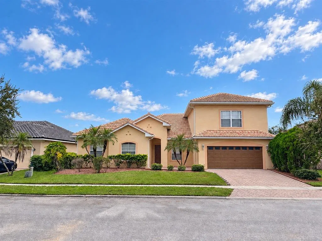 5 bed, 4.0 bath, 2920 sqft, $2,950 — Photo 1