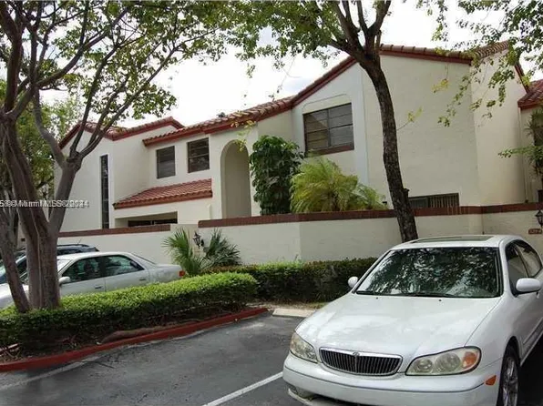 329 Ives Dairy Rd APT 3, Miami, FL 33179