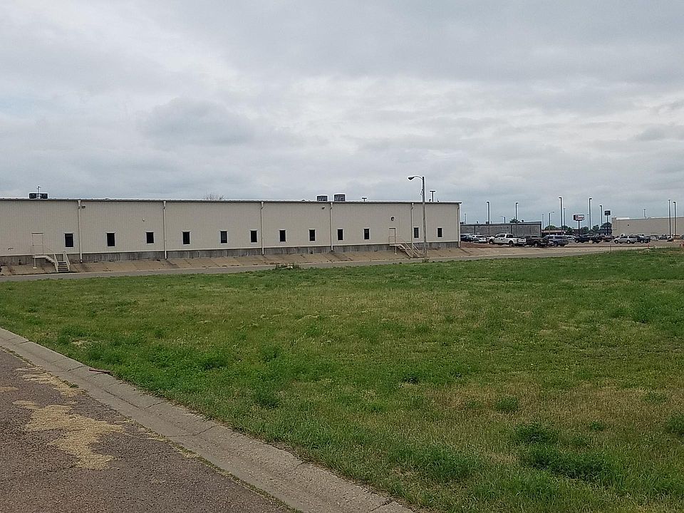 2nd image of 6th Ave W