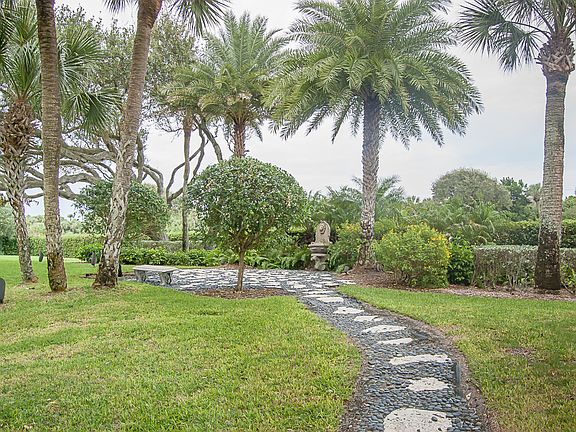 5th image of 300 Sea Oak Dr