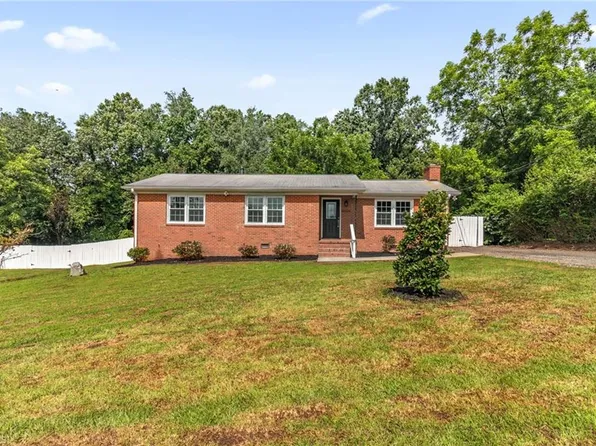 8504 Arapahoe Dr, Stokesdale, NC 27357