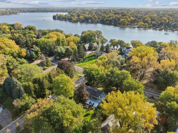 2995 W Owasso Blvd, Roseville, MN 55113