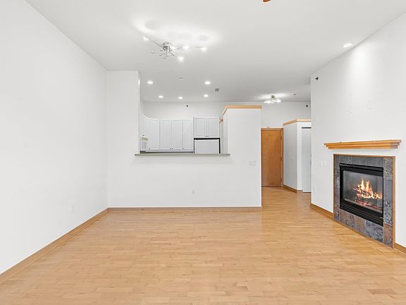 5th image of 530 W Doty St Unit 107