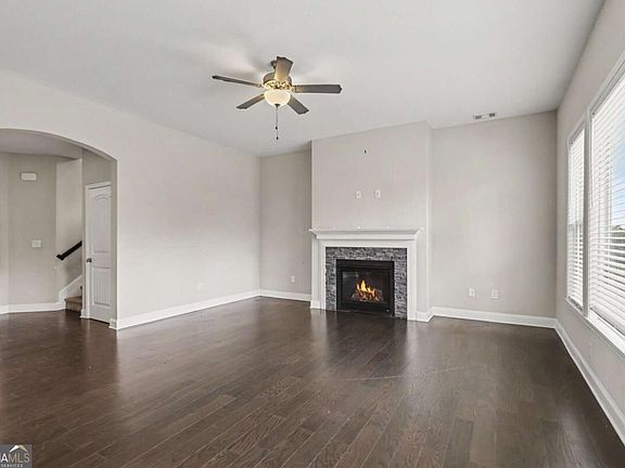 3rd image of 4946 Creekside Ln
