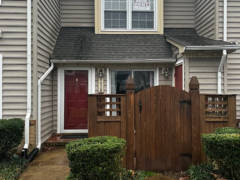 405 Camberley Way #D — Photo 16