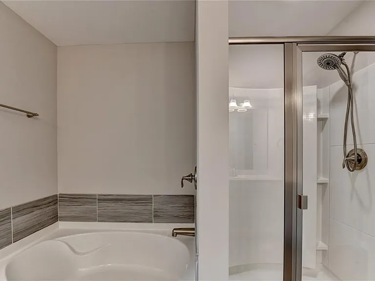 7245 Heritage Oak Ct — Photo 42