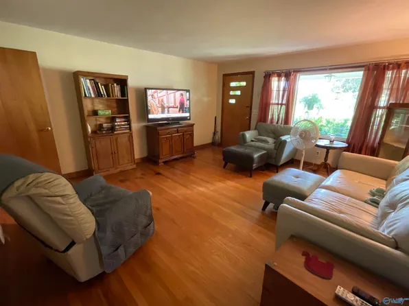 233 Twin Lakes Dr, Arab, AL 35016