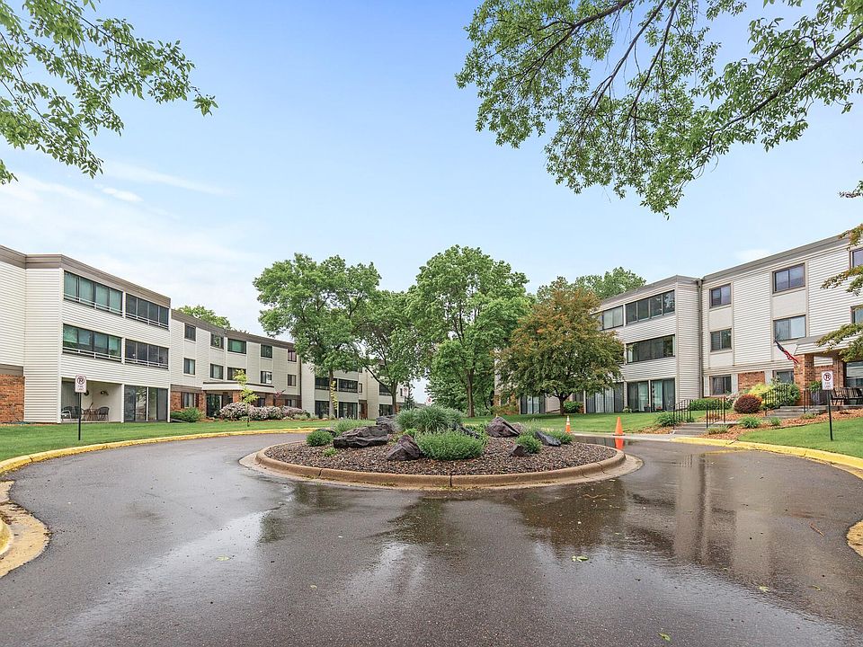 1st image of 10540 43rd Ave N APT 303