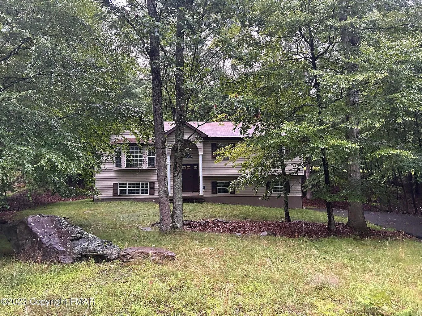 3 bed, 1832 sqft, $2,100 — Photo 1