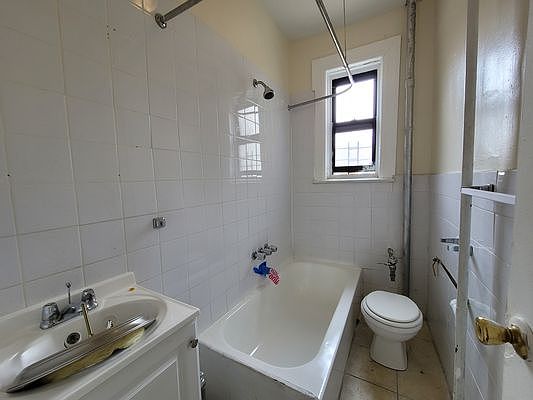 3rd image of 578 Parkside Ave #B7