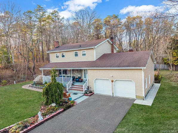 231 W Woodside Avenue, Patchogue, NY 11772