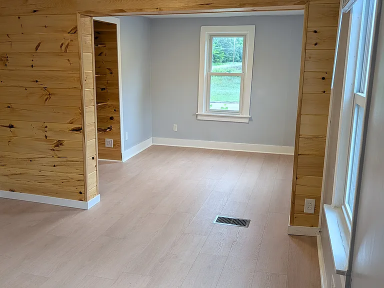 501 Lincoln Ave — Photo 2