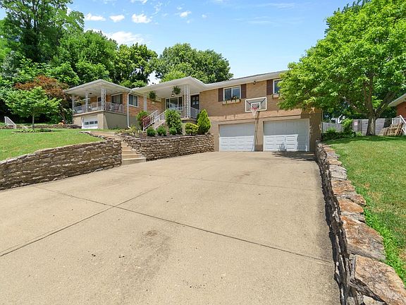 4th image of 3176 Dickinson Rd