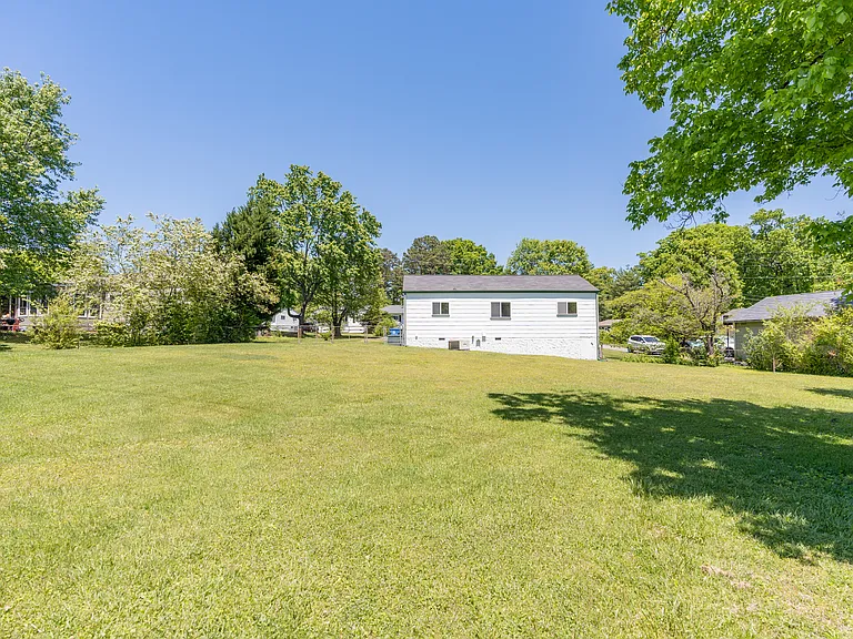 1214 Echo Dr — Photo 5